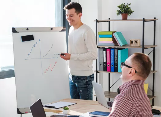  Improve Your Grades with Our Support in an Online Economics Class<br />
